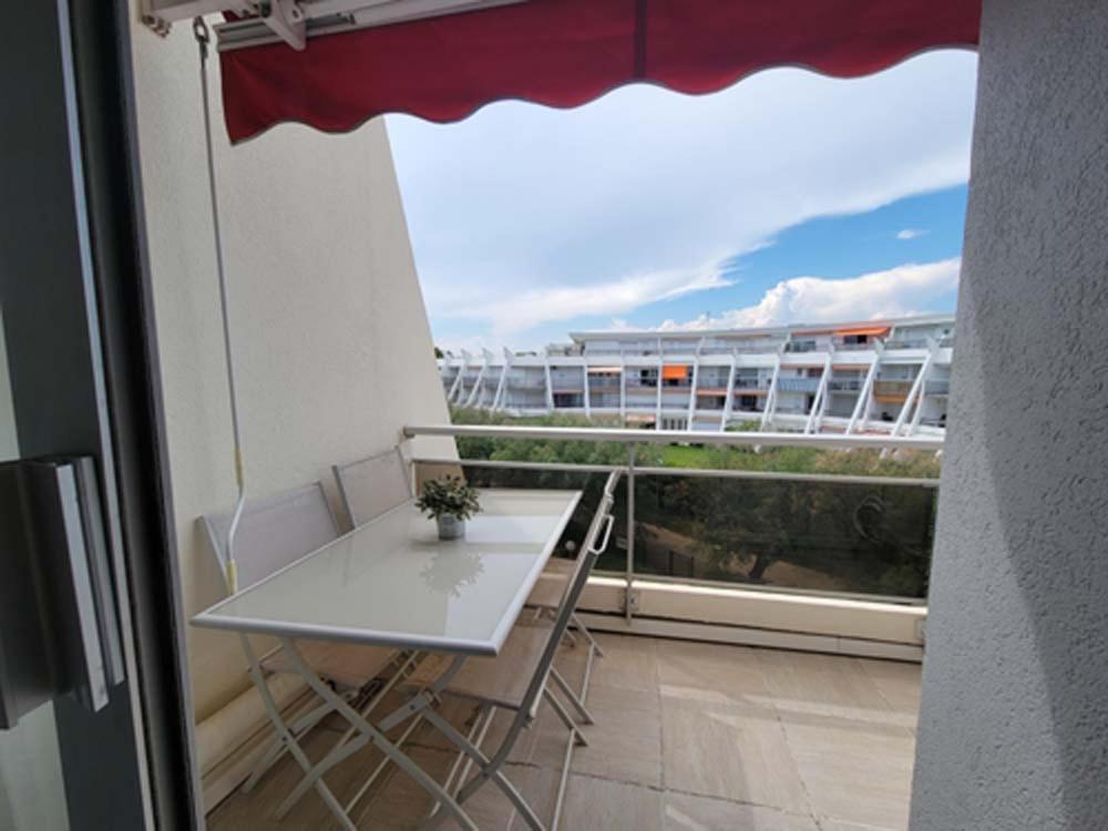 Apartament Climatise Avec Parking Au Couchant